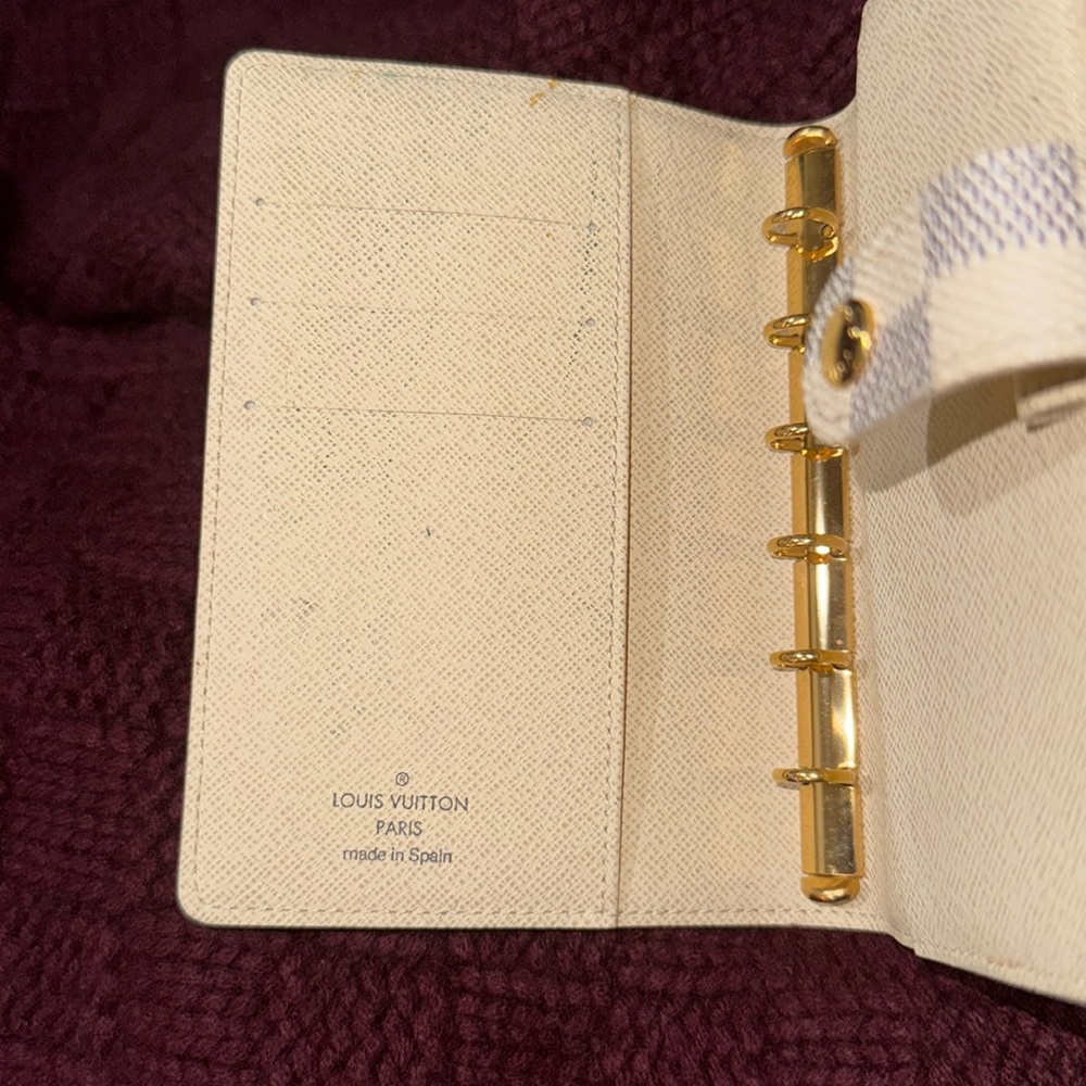 Men’s or Women’s Louis Vuitton Azur Rare Pocket/ Passport holder! Pre-loved! 🔥 - Picture 4 of 15